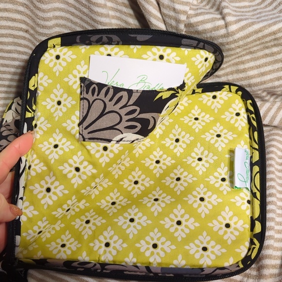 COPY: NWoT/EUC BUNDLE: VERA BRADLEY 🖤💛Y./Blk. BAROQUE🖤💛 purse/tablet - Picture 10 of 11